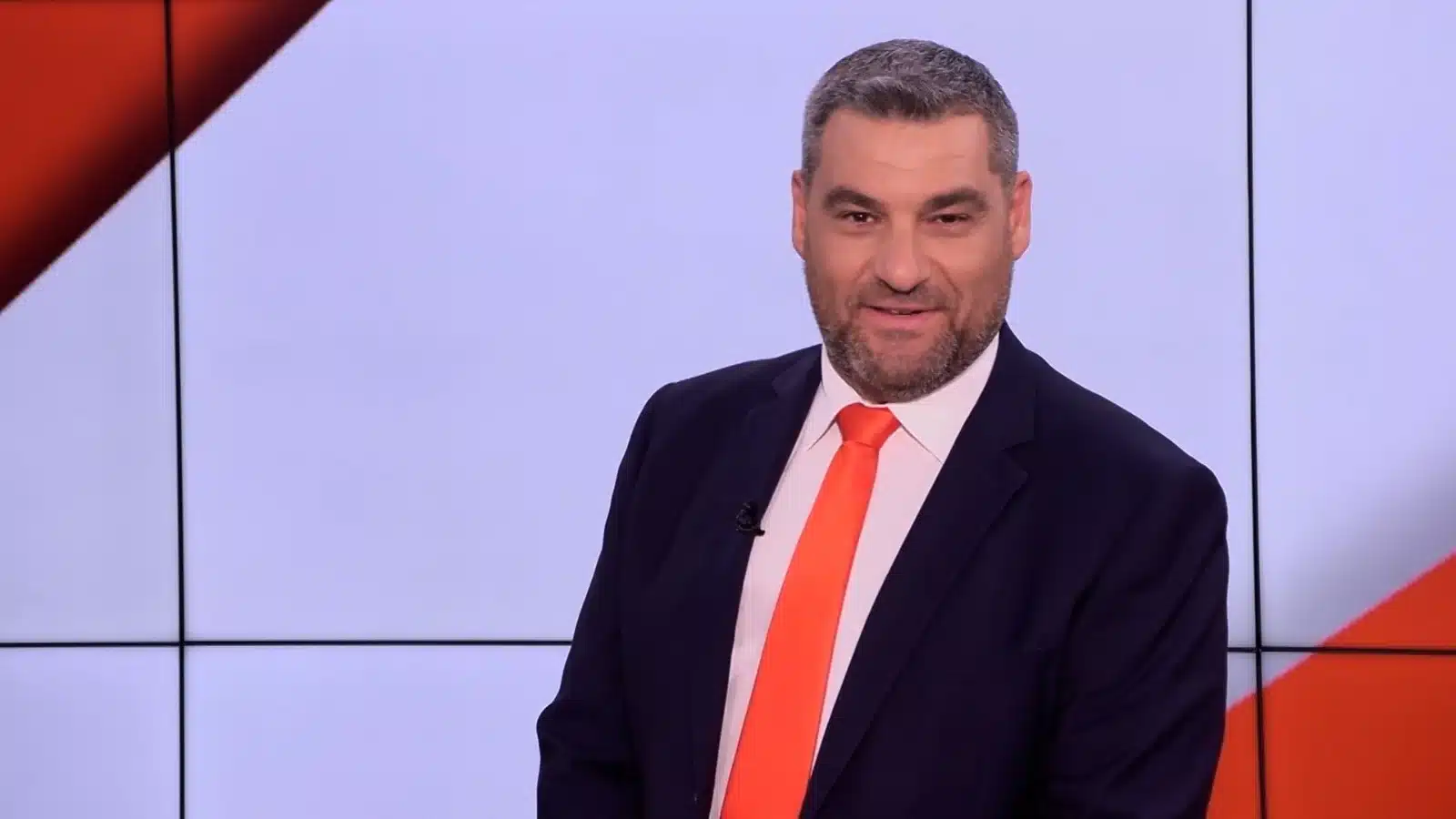 Μάνος Νιφλής βιογραφικό σήμερα! Η προσωπική ζωή, η ηλικία, το ύψος, η καταγωγή, οι σπουδές, και τα κιλά