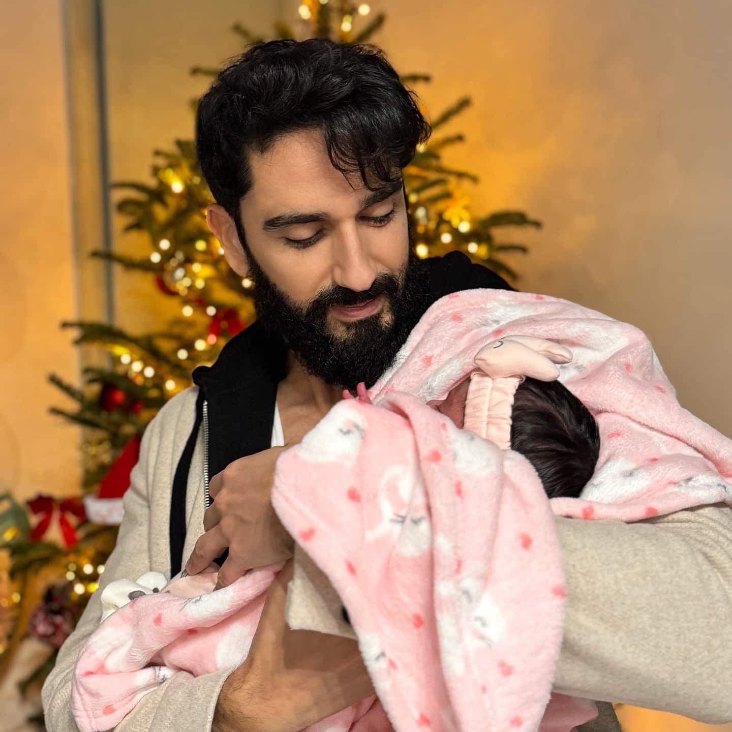 Διονύσης Ατζαράκης βιογραφικό
