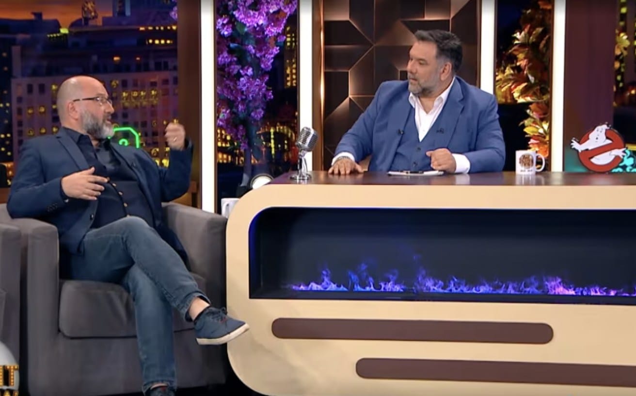Σάκης Αρναούτογλου βιογραφικό 