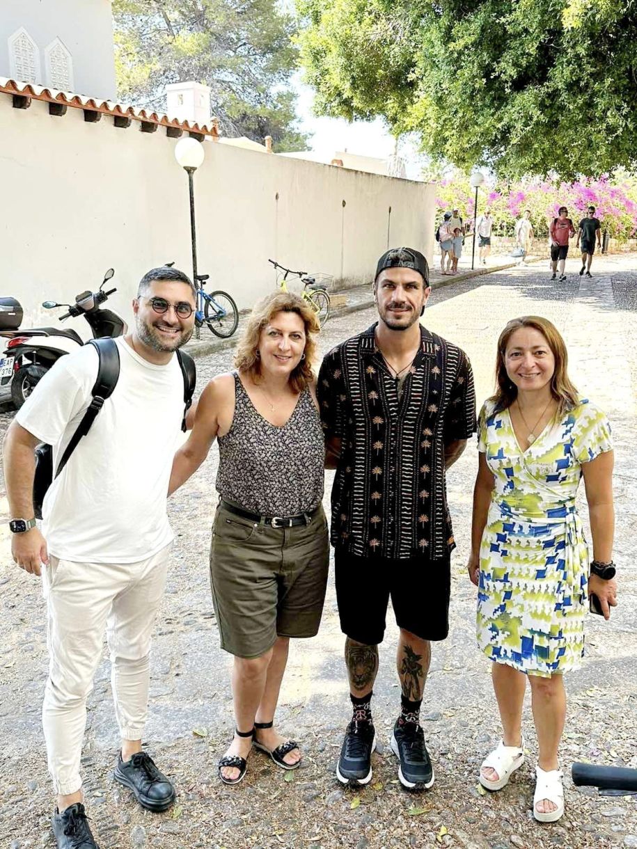 Άκης Πετρετζίκης βιογραφικό σήμερα! Η προσωπική ζωή, η ηλικία, το ύψος, η καταγωγή, οι σπουδές, και τα κιλά
