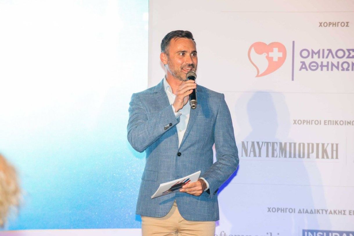 Γιώργος Καπουτζίδης ΣΥΝΤΡΟΦΟΣ βιογραφικό Ποιος είναι ο ΣΥΝΤΡΟΦΟΣ του Η ΣΥΓΚΑΤΟΙΚΗΣΗ τους Η ΗΛΙΚΙΑ 5