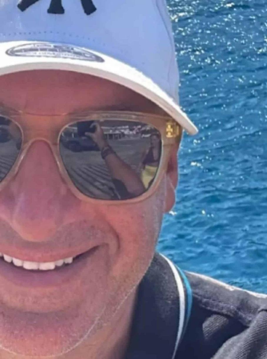 Γιώργος Λιάγκας: Πέντε ρώγες κόκκινο σταφύλι, έ-γι-ναν στο στόμα σου κρασί!
