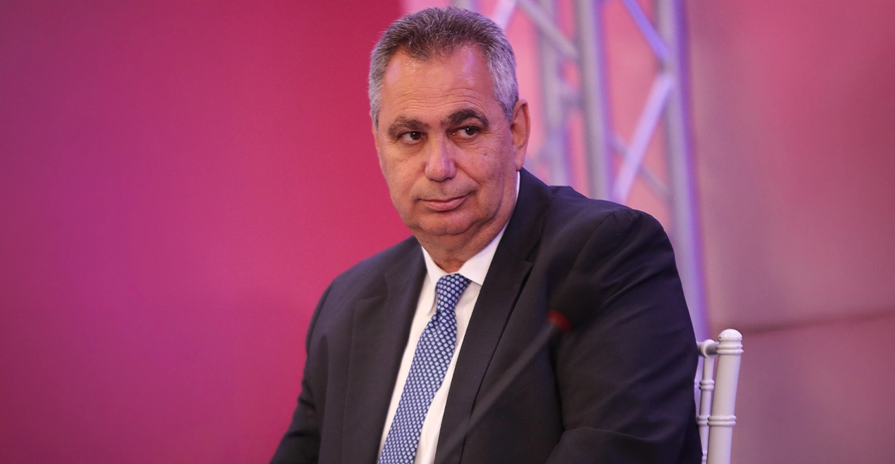 Βασίλης Χιώτης βιογραφικό