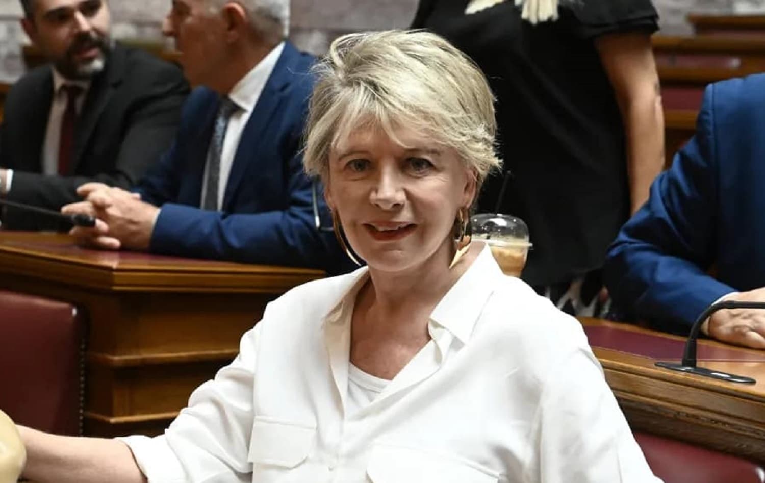 Έλενα Ακρίτα τον γιο της ΑΧΟΡΤΑΓΗΣ να φοβάσαι Όχι τον γιο της πλύστρας
