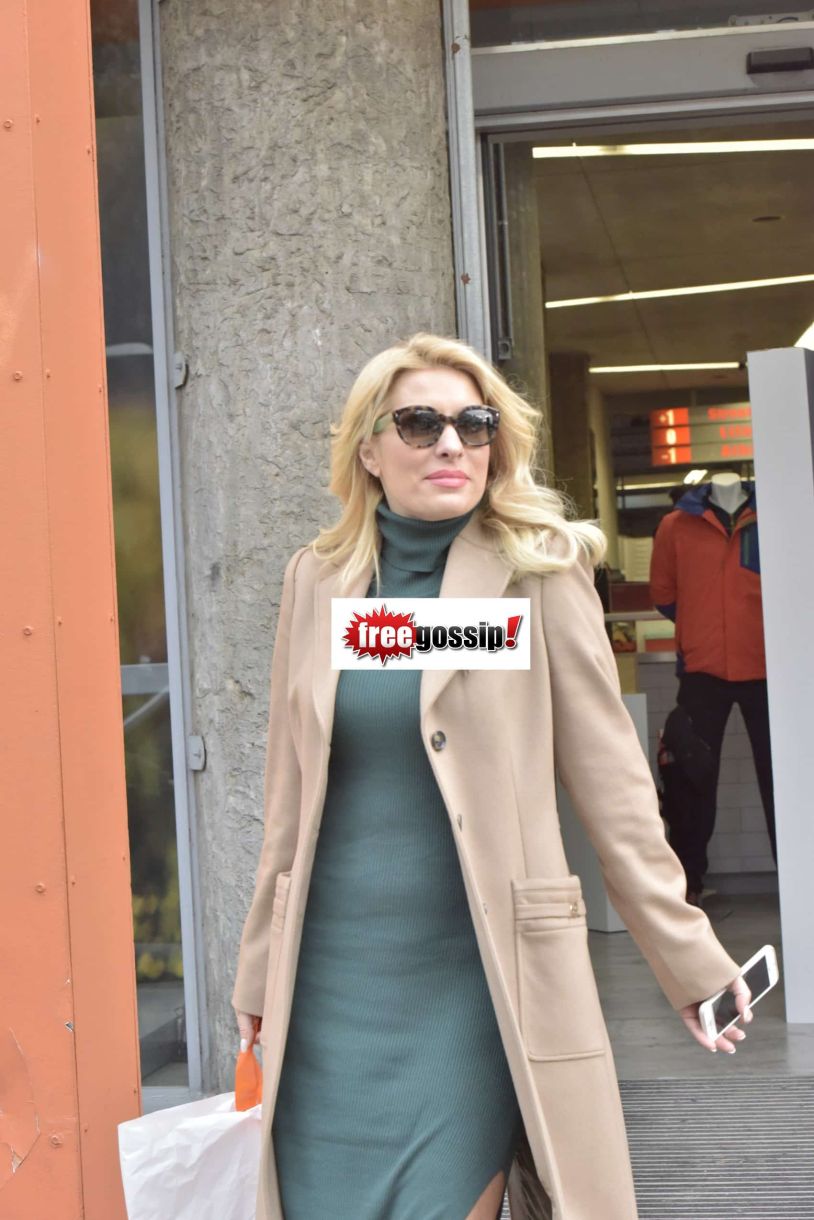 Ελένη Μενεγάκη έγκυος: Οι πρώτες φωτογραφίες με φόρεμα προχωρημένης εγκυμοσύνης