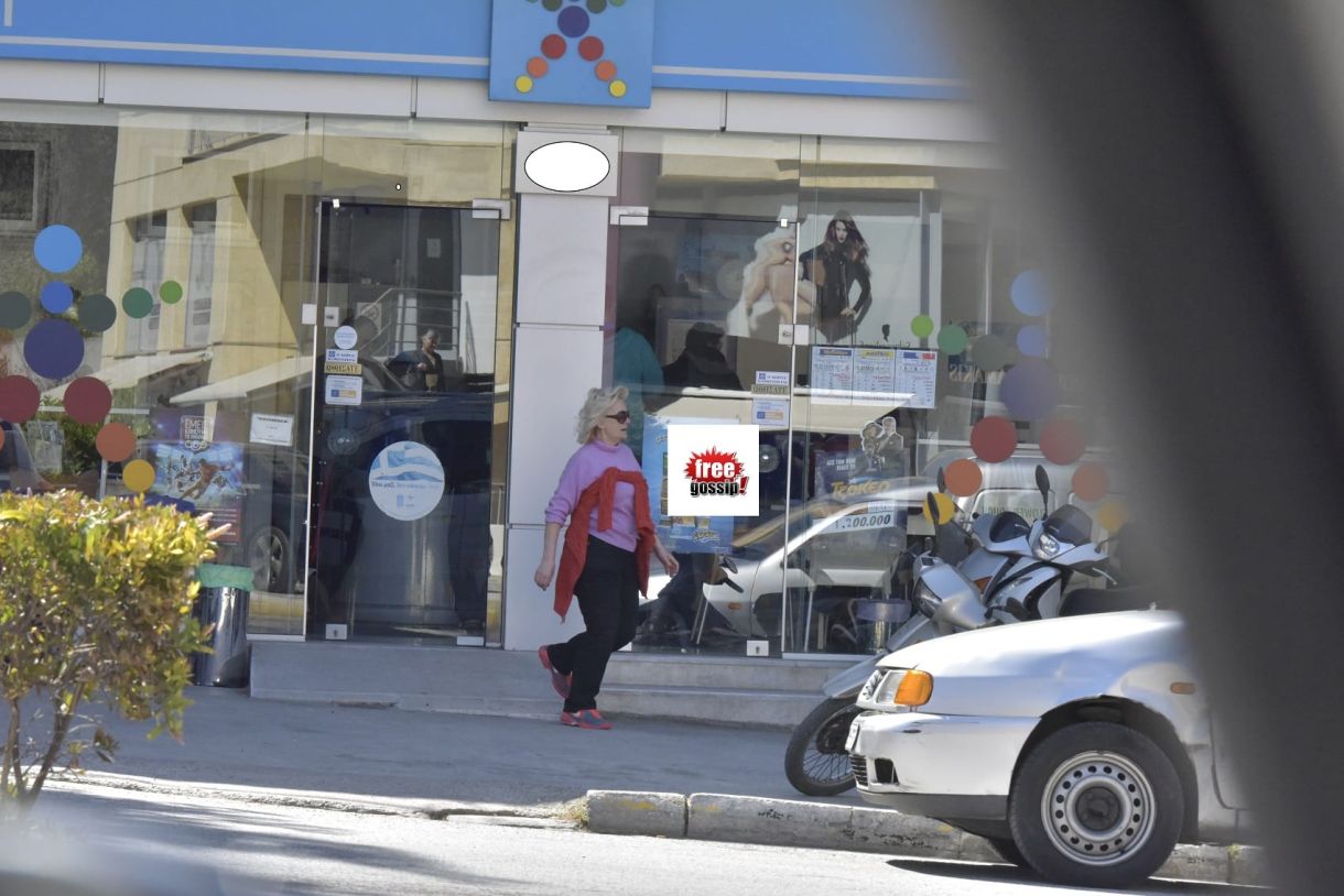 Ελένη Μενεγάκη γονείς Κι όμως η μητέρα της έπαιζε στο πρακτορείο