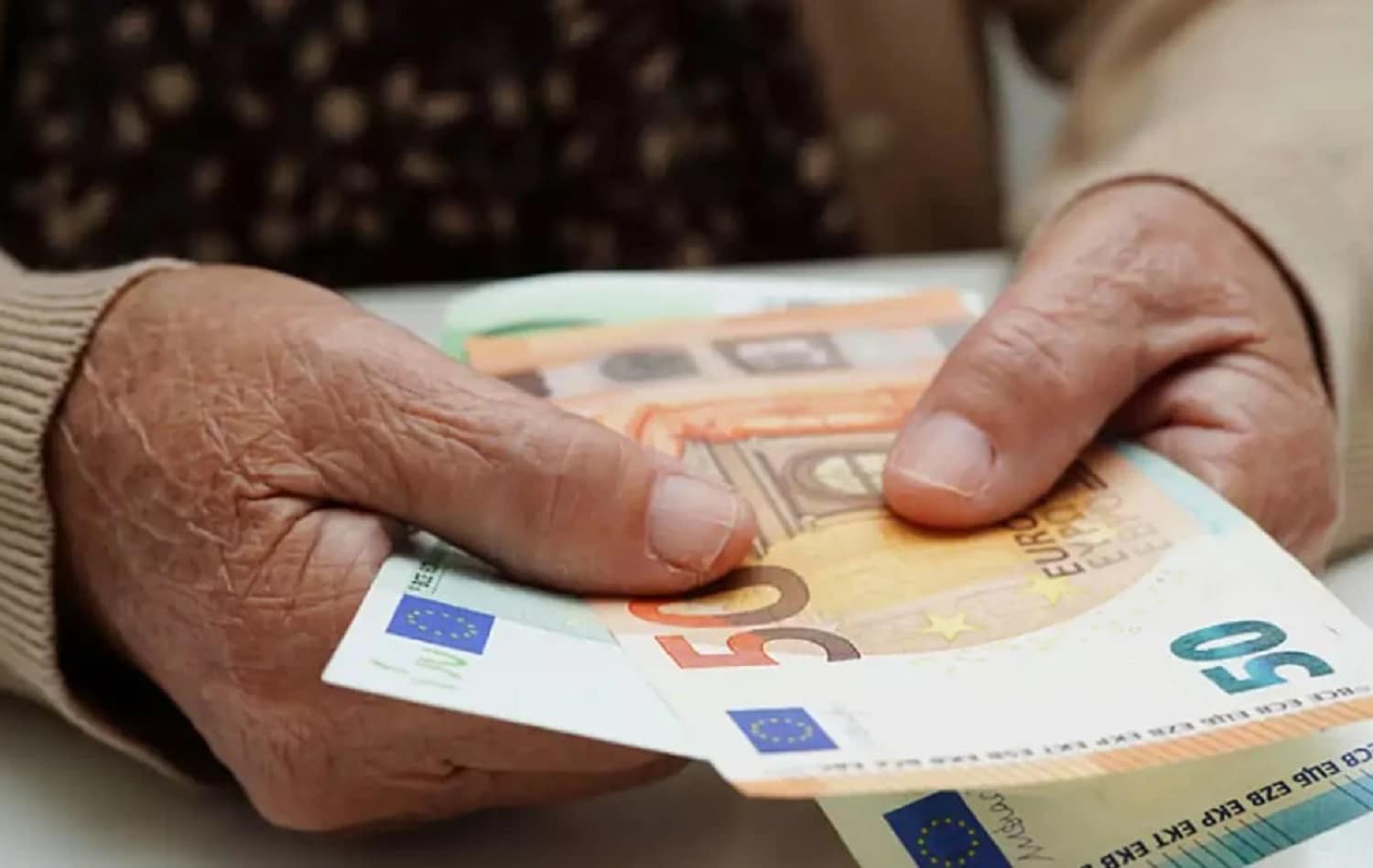 Συντάξεις: 4 μειώσεις τις μικραίνουν κι άλλο, παρά τις…αυξήσεις