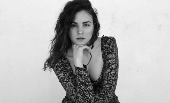 33032 51384 regular eleni sakka 1 696x425 1