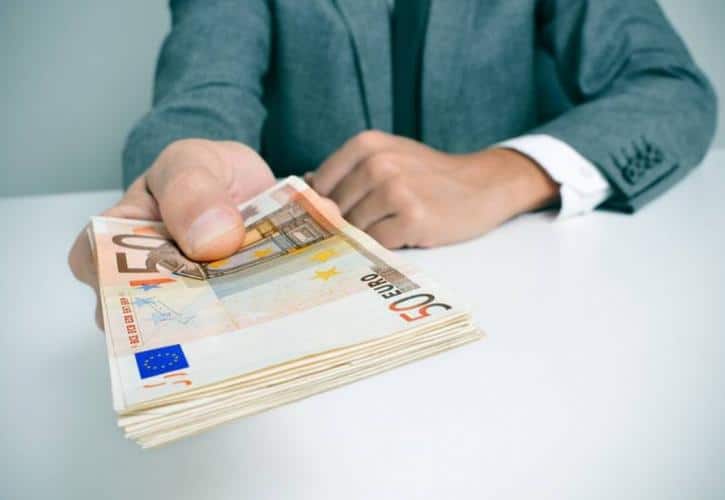i ruthmisi gia ta epixeirimatika daneia.w hr