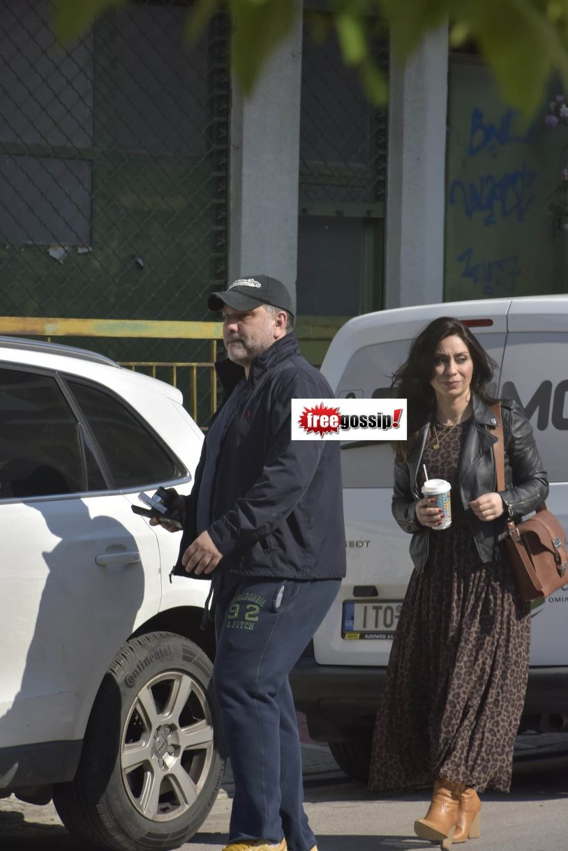 Γρηγόρης Αρναούτογλου Νάνσυ Αντωνίου Η ΣΥΓΚΑΤΟΙΚΗΣΗ οι μπεζ μπότες το δερμάτινο και ο καφές
