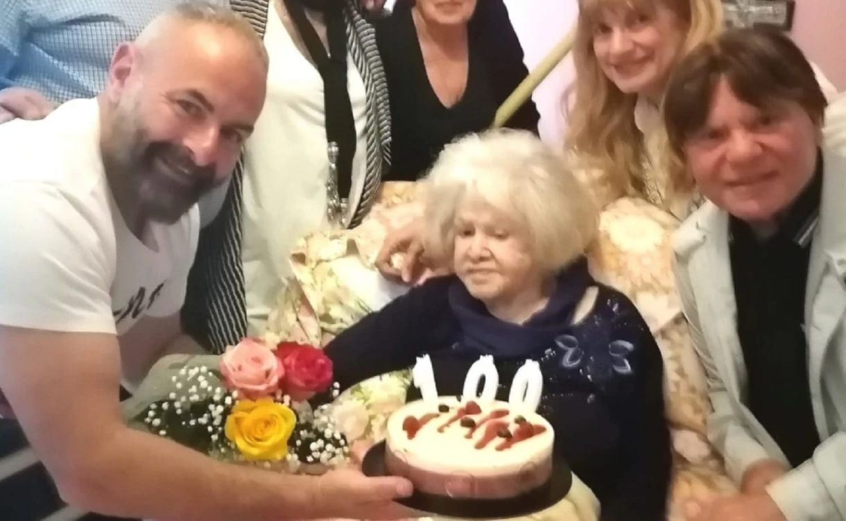 Καίτη Γκρέυ βιογραφικό σήμερα