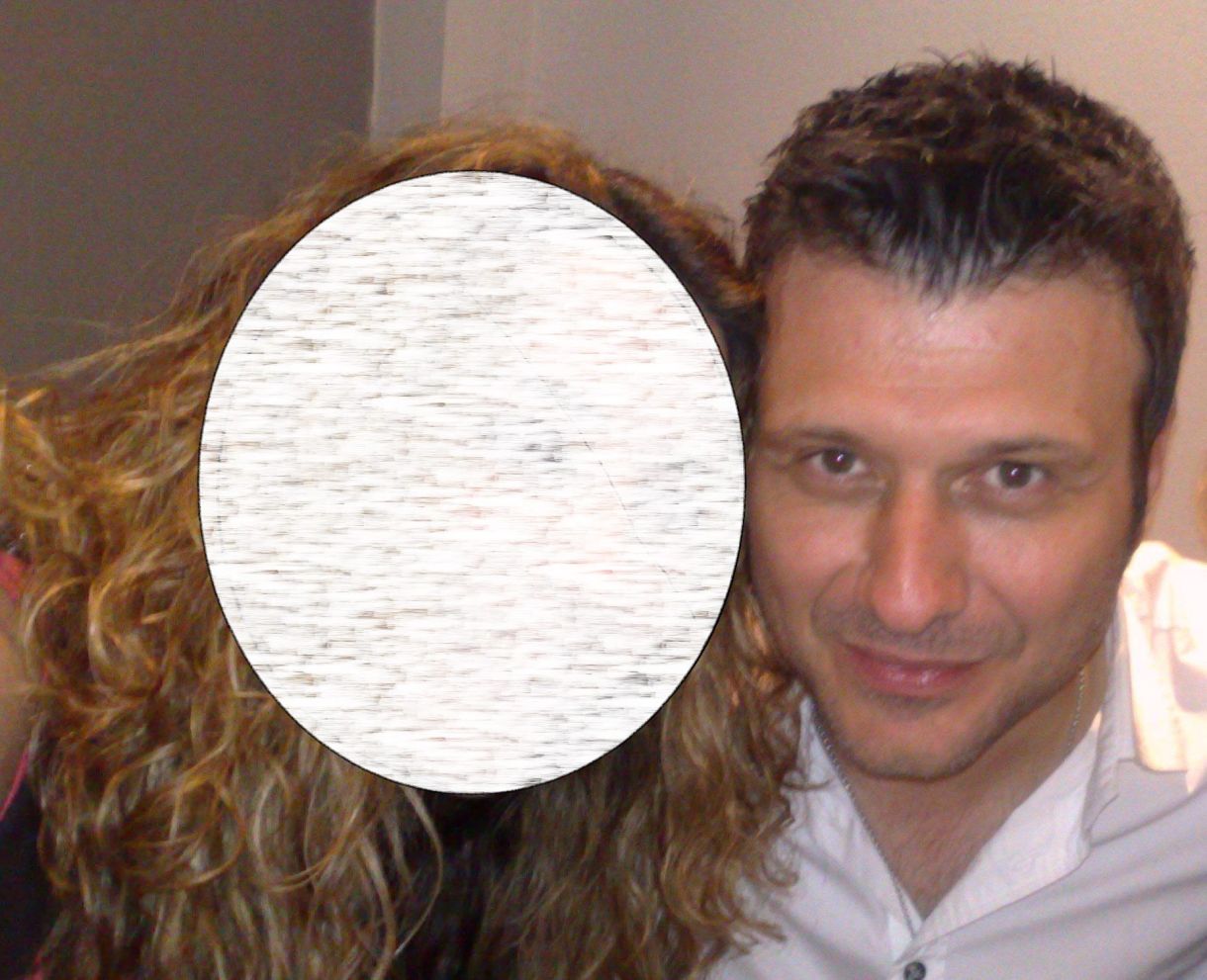 Ποια ειναι η 47χρονη stalker που πήγαινε έξω από το σπίτι του Γιάννη Πλούταρχου