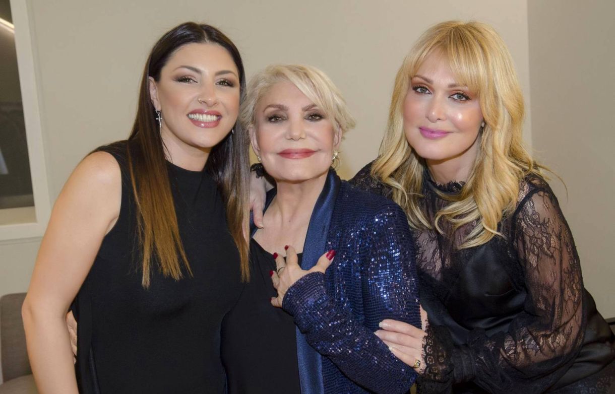 Στη γωνία η Νατάσσα Θεοδωρίδου 4