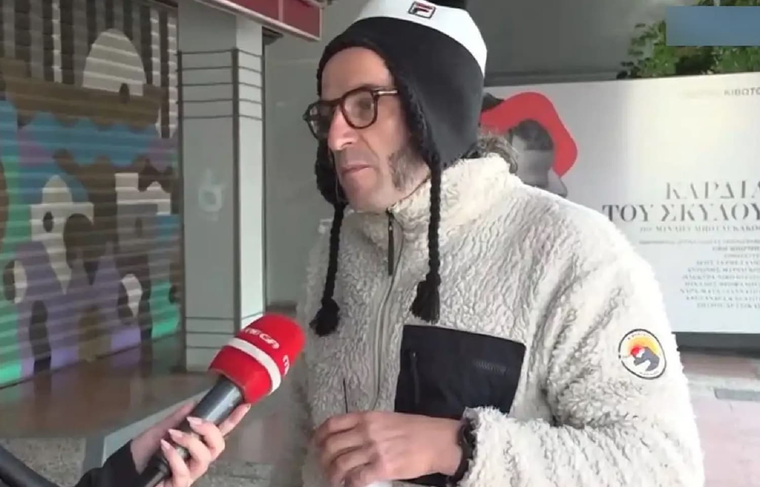 Άρης Σερβετάλης: Άλλα μου λέν τα χάδια σου και άλλα τα…μαλλιά σου!