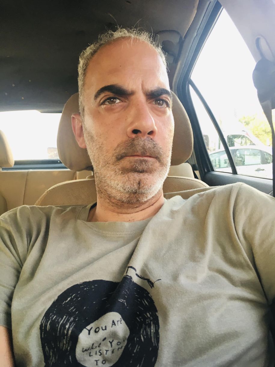 Μανώλης Ρακιντζής: Αυτός είναι ο πλανόδιος μουσικός που αγκάλιασε ο Στάυρος Ξαρχάκος!