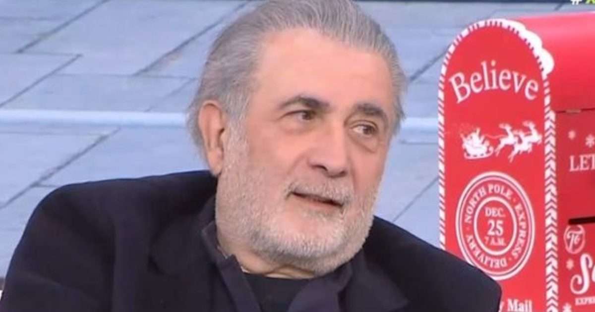 Λάκης Λαζόπουλος: Ο ήρωας με τις παντούφλες…όχι τις παντόφλες!