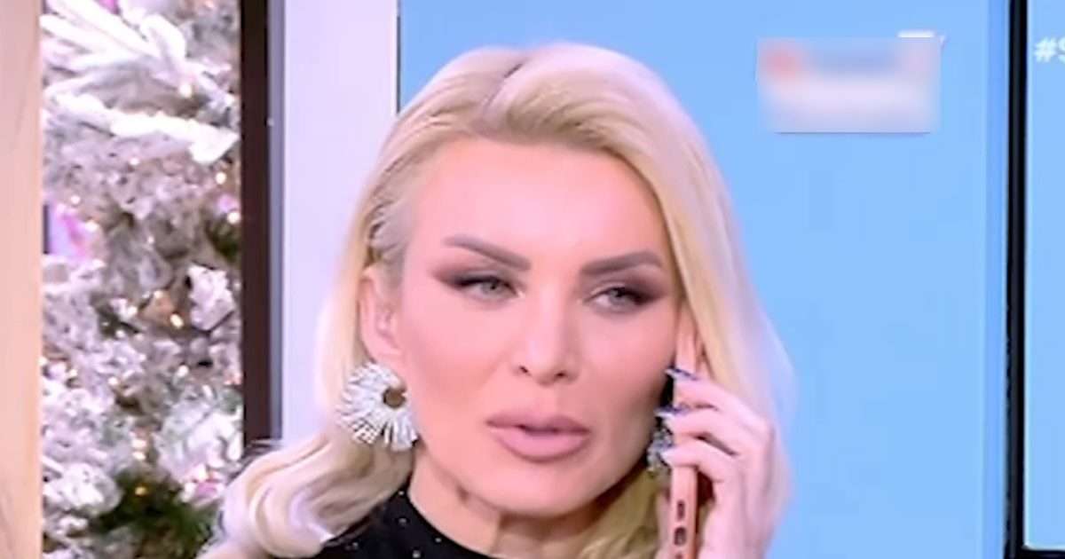 «Έχω εκπομπή, δεν με έχεις δει ποτέ; Είμαι στον αέρα»