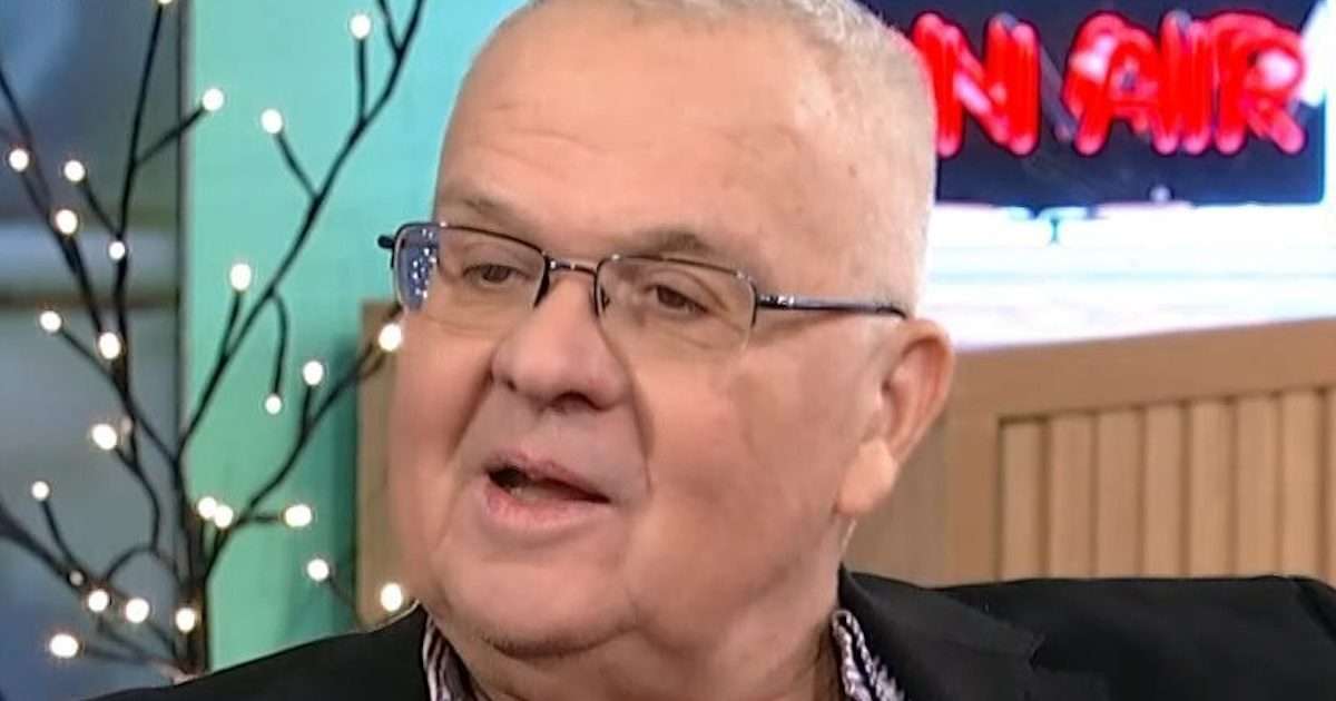 «Έχω δει τον Μάνο Χατζηδάκι να σκουπίζει με ηλεκτρική σκούπα, ήταν μανιώδης με την καθαριότητα»