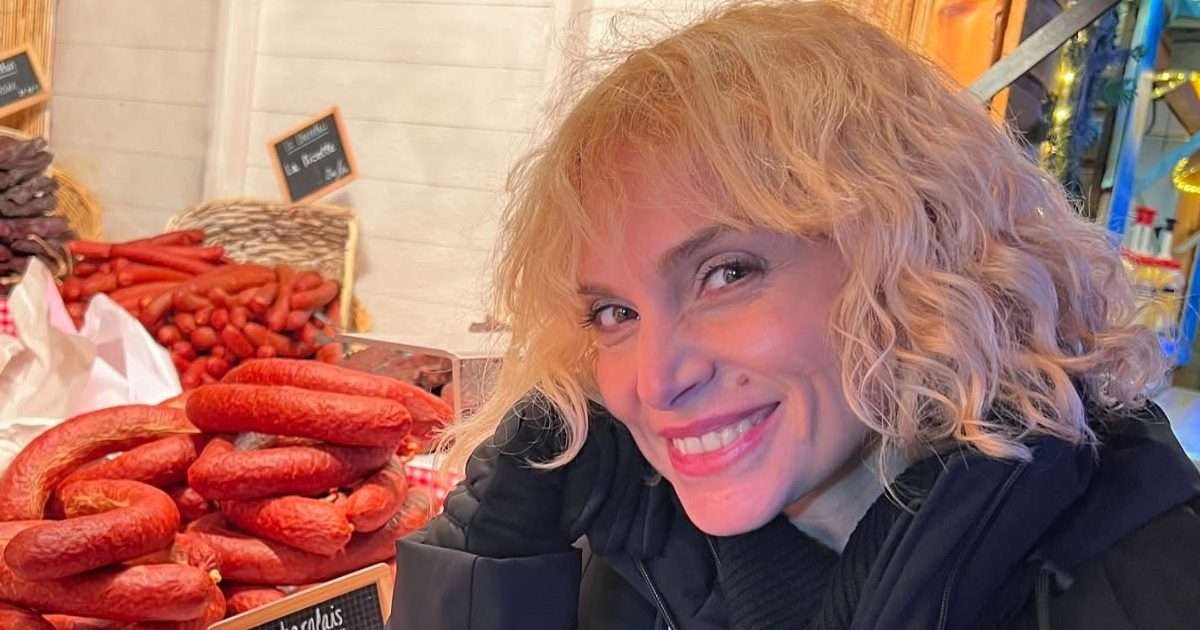 Ελεωνόρα Ζουγανέλη βιογραφικό, ηλικία, και χρήματα για ταξιδάρες στας ευρώπας!