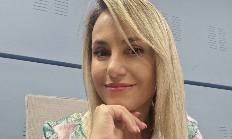 Ποια ειναι η Δώρα Χειράκη; βιογραφικό! Η ηλικία, η καταγωγή, οι σπουδές και η ΕΡΤ