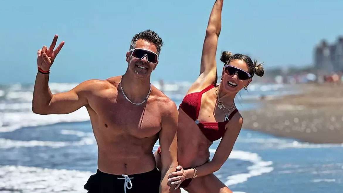 Αθηνά Οικονομάκου (δήθεν ευτυχισμένη) Καμία αληθινά ευτυχισμένη δεν θα είχε την ανάγκη να μας το “ΧΤΥΠΑΕΙ” κάθε μέρα