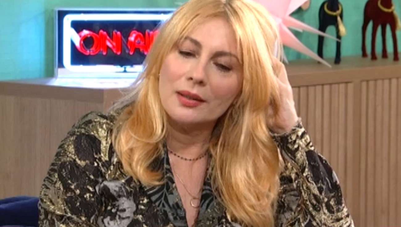 Οι διάσημοι “αυτορομπιάζονται”!Σμαράγδα Καρύδη και λοιποί πετυχημένοι “αυτοκτονούν” με συνεντεύξεις