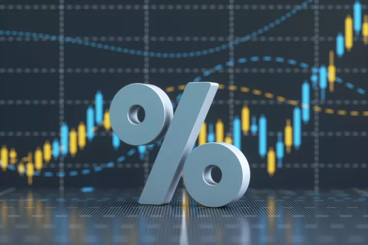 Δάνεια 2025: Σε ποιες κατηγορίες μειώνονται τα επιτόκια