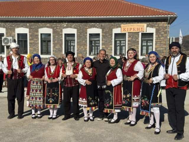 Ο Κωστής Ζαφειράκης κουβεντιάζει με τους Κιρκαλιώτες και τις Κιρκαλιώτισσες