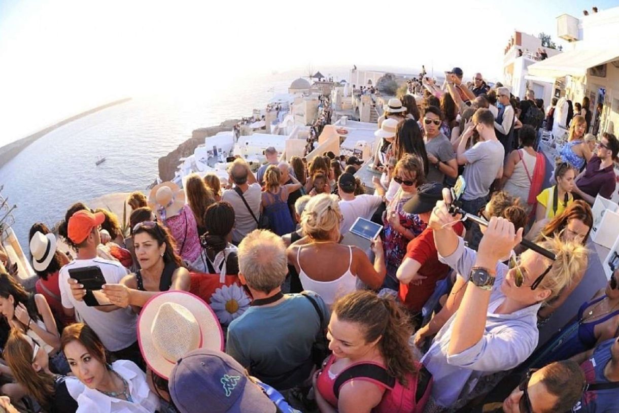Υπερτουριμός! Από την πολλή δουλειά πουλήθηκε το Kosta Navarino?