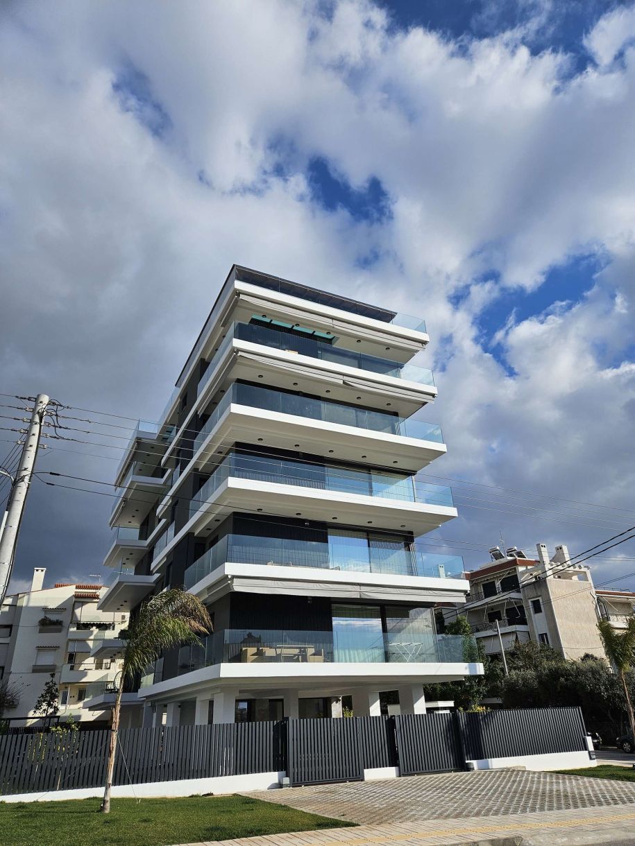 Συμβαίνει τώρα! Η Γλυφάδα ΑΓΝΩΡΙΣΤΗ! 2-3 6όροφες οικοδομές σε κάθε στενό!