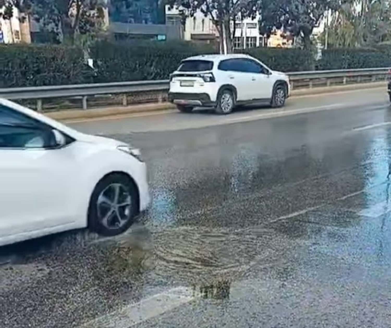 Γλυφάδα: Δυσωδία από τους σπασμένους αγωγούς της ΕΥΔΑΠ