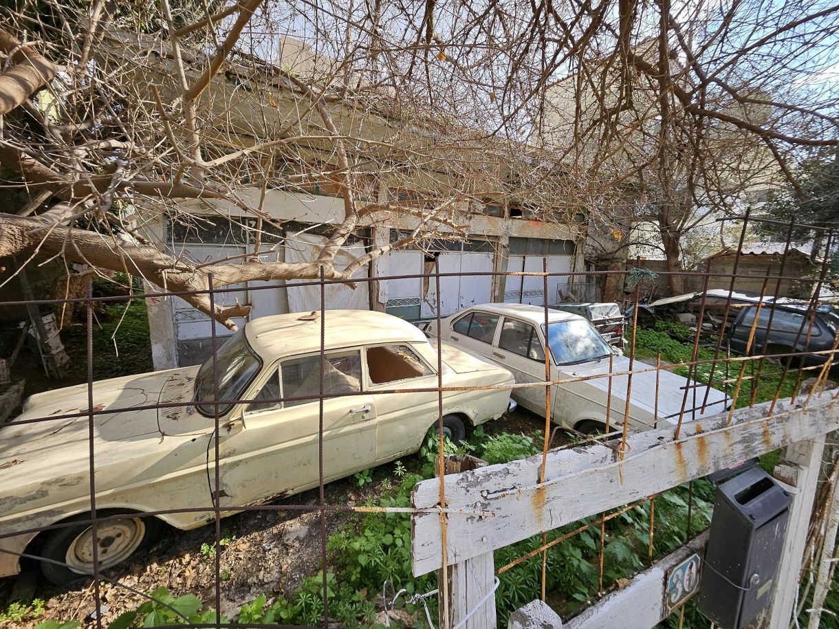 Νότια προάστια – Άνω Γλυφάδα Μίνι νεκροταφείο αυτοκινήτων