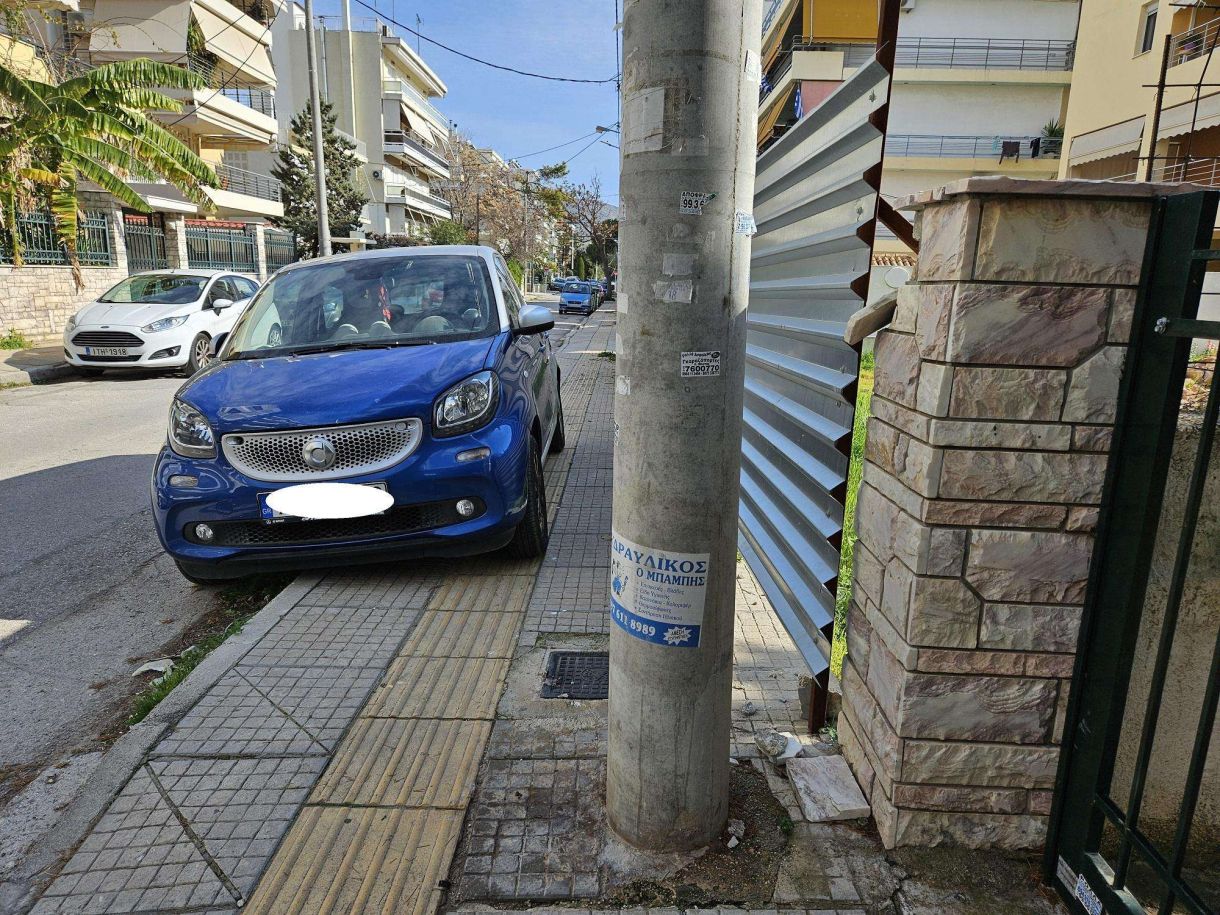 Νότια προάστια Γλυφάδα τώρα! Δρόμοι πεζοδρόμια, παγίδες!