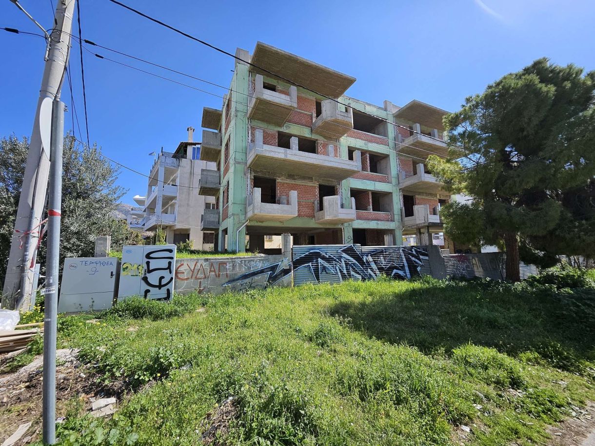 Νότια προάστια σήμερα! 1000 και μία οικοδομές δεκαετίας που έμειναν στο ράφι!