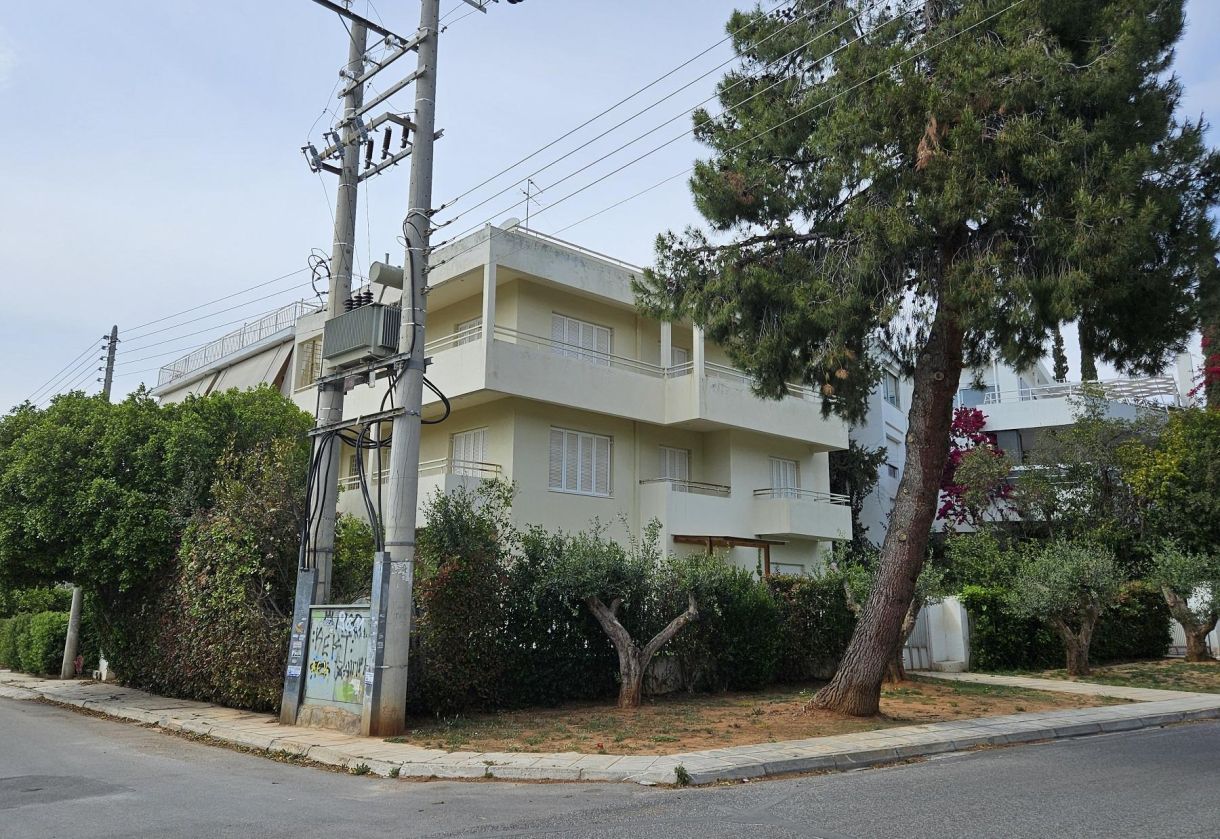 Νότια – Γλυφάδα σπίτια σήμερα! κουκλίστικα σαν μακέτα ταινίας