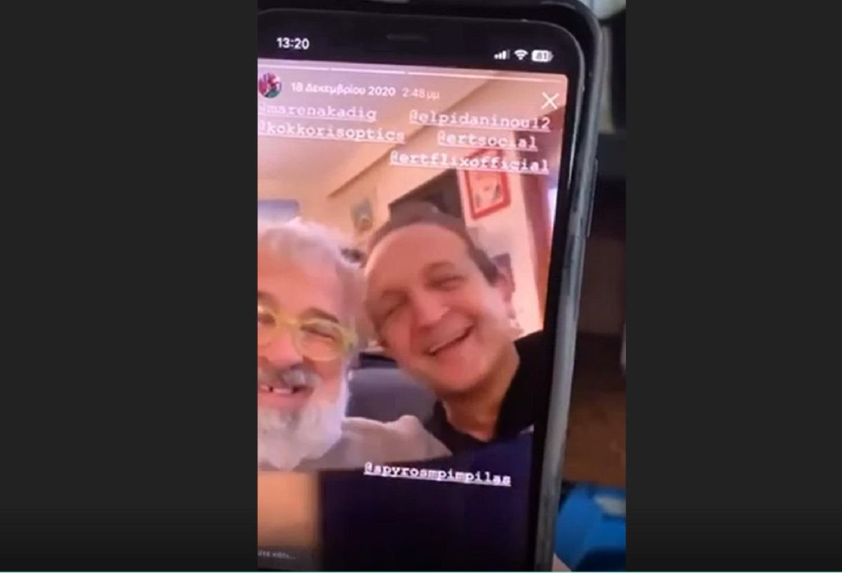 “Θυμάσαι πως μέ έλεγες; Νόστιμο μικρό καρότο”! Λέει ο ίδιος ο Μπιμπίλας πέφτοντας στην αγκαλιά του Φιλιππίδη! Βίντεο!