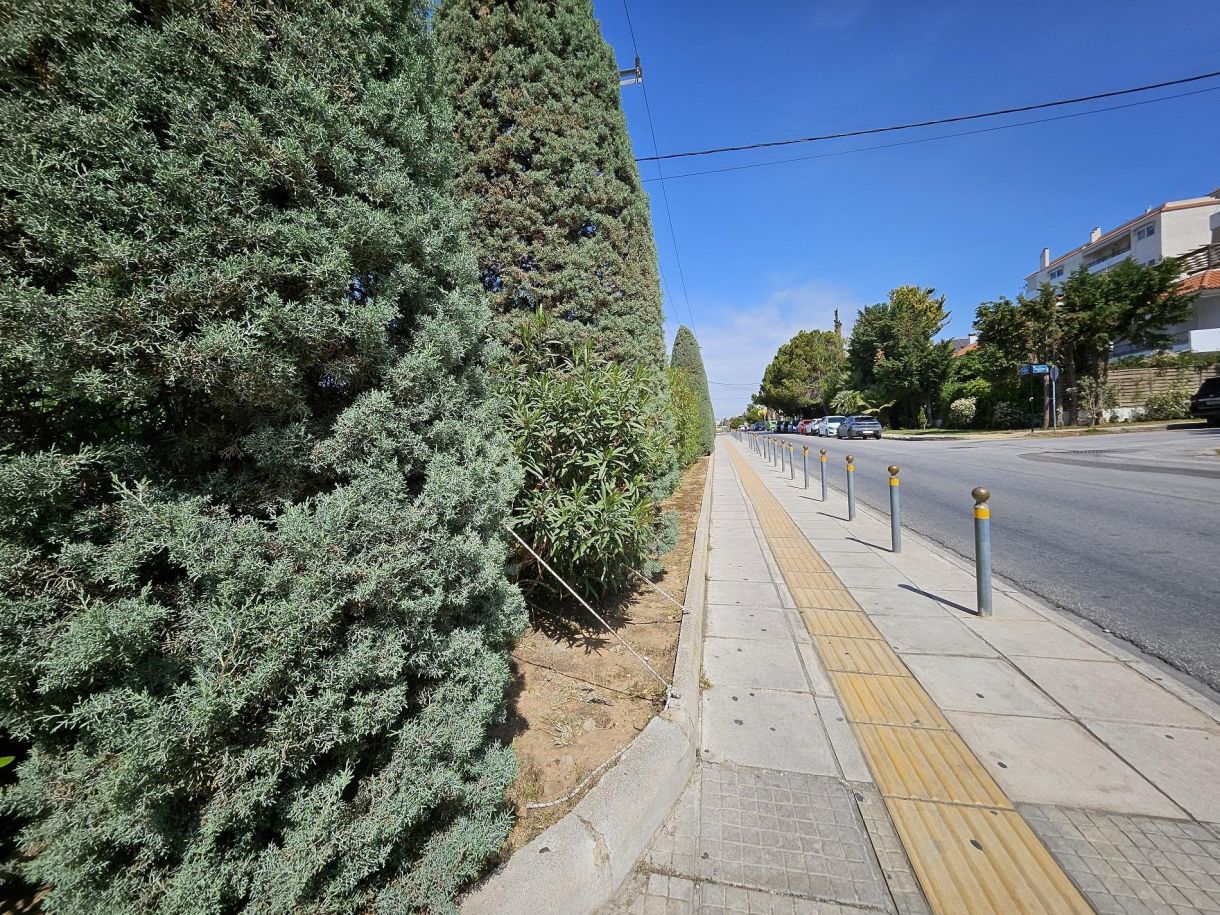 Νότια – Γλυφάδα σήμερα! Δρόμοι πεζοδρόμια και κήποι για…καρτ ποστάλ!