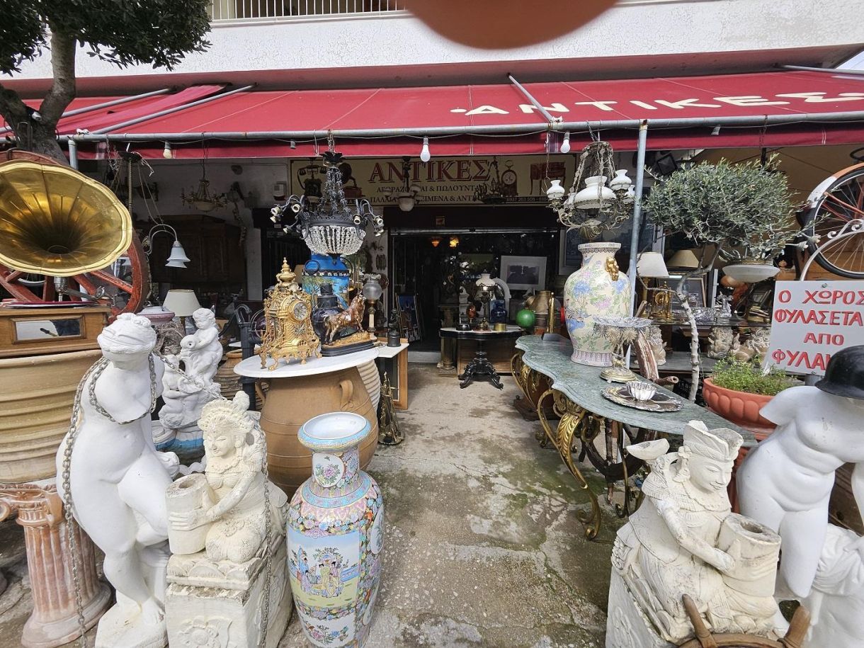 Νότια προάστια! Ο…ΠΑΛΙΑΤΖΗΣ ή ο…ΑΝΤΙΚΕΡ; Ίδιο νόημα, άλλα αίσθηση