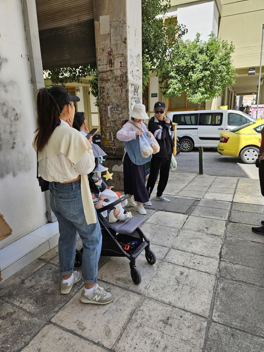 Αθήνα Μόνο Κινέζοι σε όλο το Μεταξουργείο. Πιο πάνω Πακιστανοί.Έλληνες