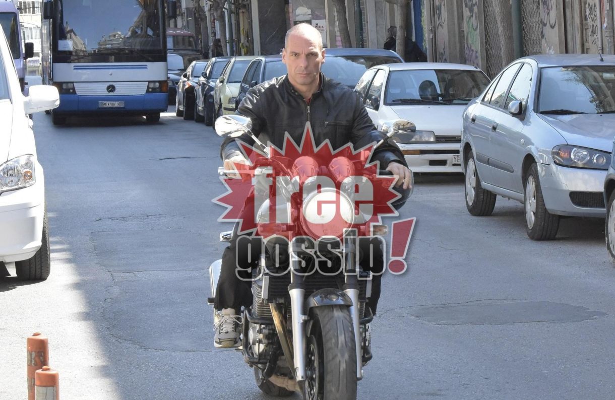 Γιάνης Βαρουφάκης ηλικία βιογραφικό!….και η δημοσιογράφος που τον έβγαλε από τα ρούχα του