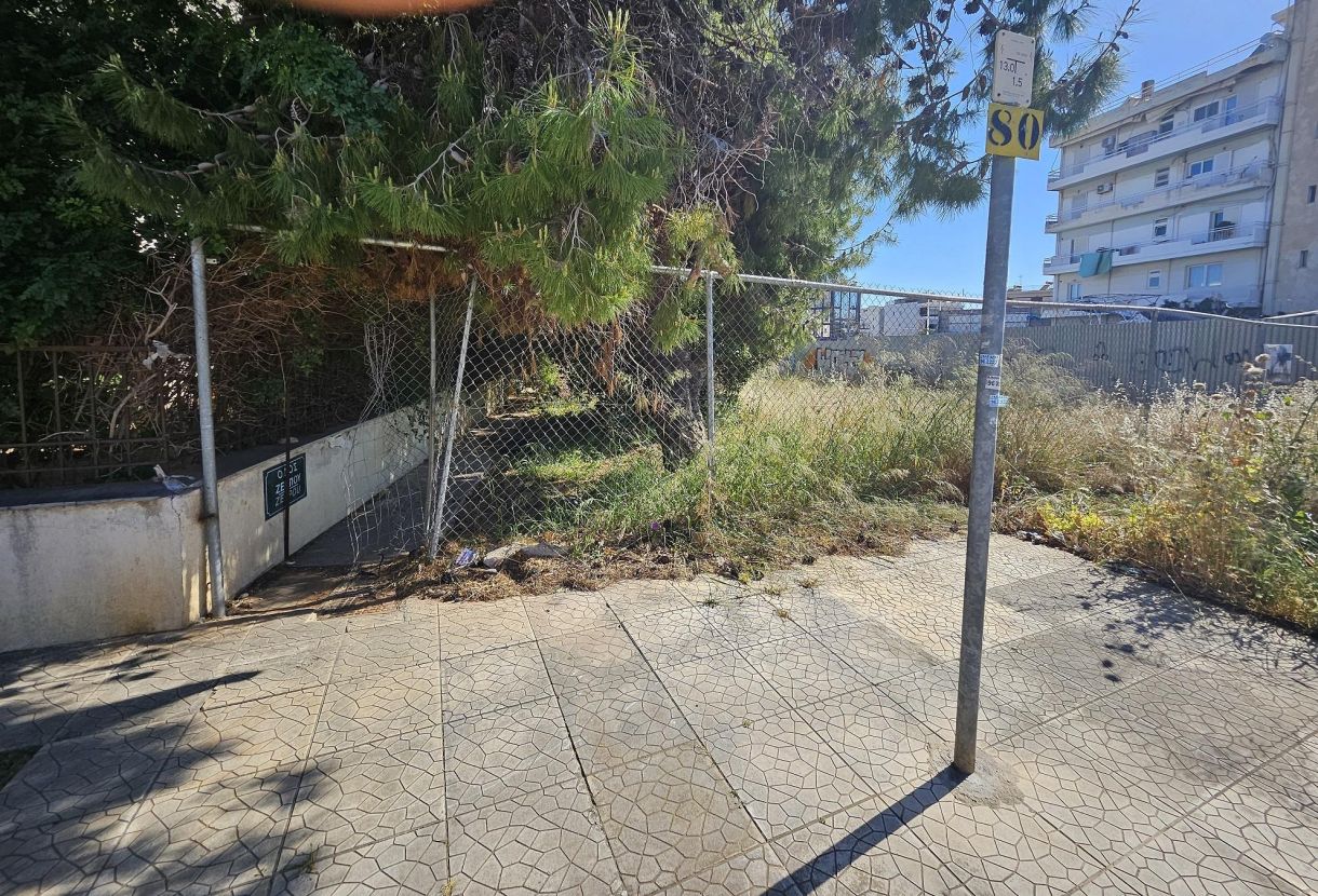 Γλυφάδα! Παρακαλούμε μια απάντηση: Γιατί ΚΟΠΗΚΕ η οδός Ζέππου και έγινε ΟΙΚΟΠΕΔΟ το καλύτερο σημείο της;