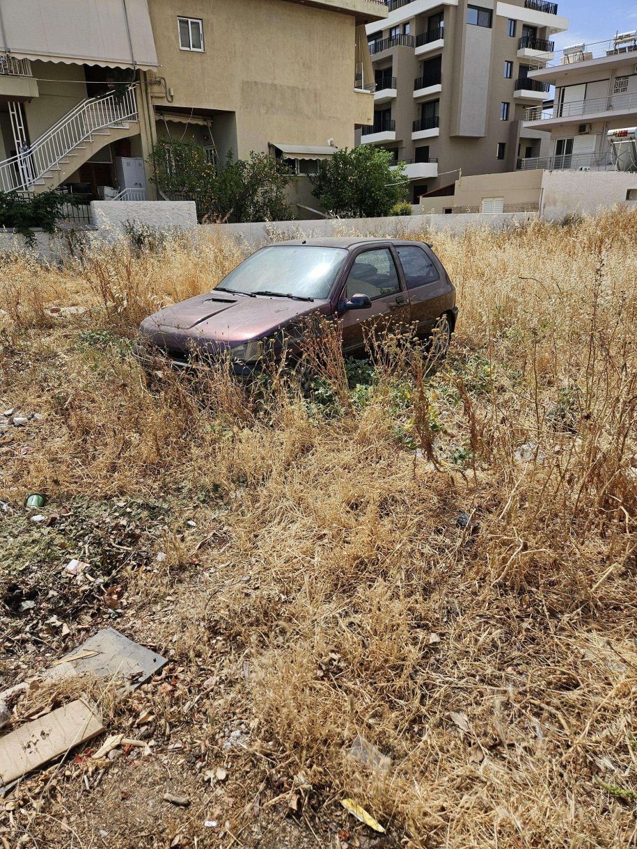 Γλυφάδα οικόπεδα (α)περίφραχτα και αναξιόποιητα…προς το παρόν