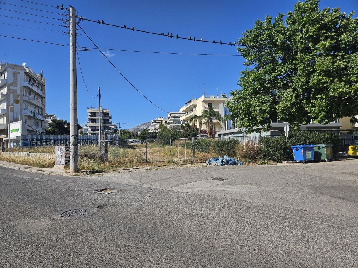 Γλυφάδα! Ο Δήμαρχος δεν βλέπει που έγινε η πόλη ένα απέραντο εργοτάξιο, τα έργα της Lamda τον πείραξαν!