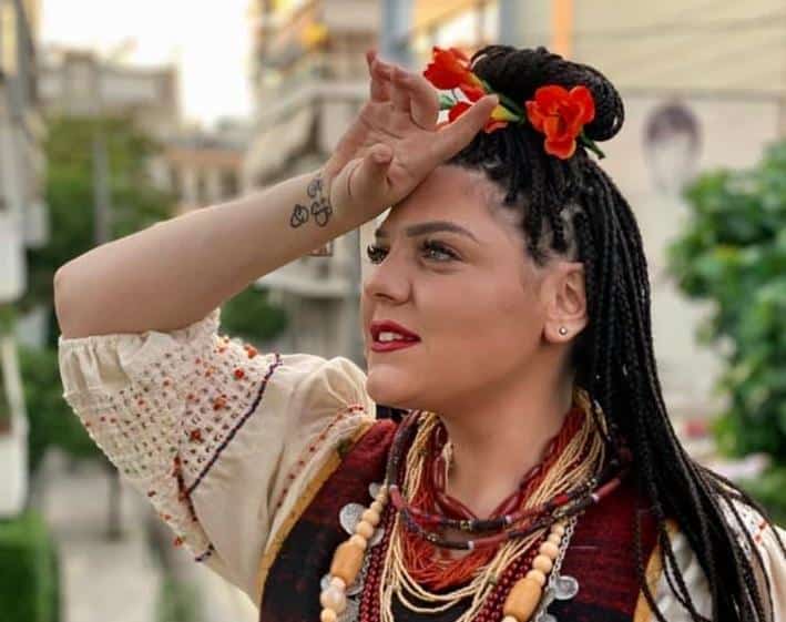 Δανάη Μπάρκα! Αντί να ευγνωμωνεί εκείνη που την έβαλε στην τηλεόραση, εκτίθεται με γλέντια…χαράς!