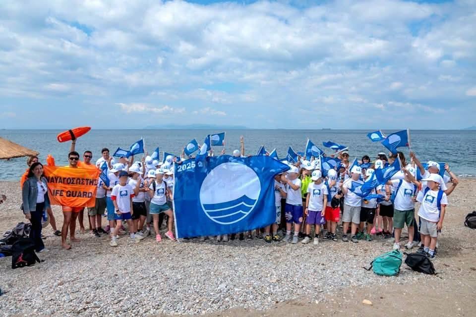 Η Γαλάζια Σημαία ψηλά στον ιστό της Γλυφάδας και το 2025 !