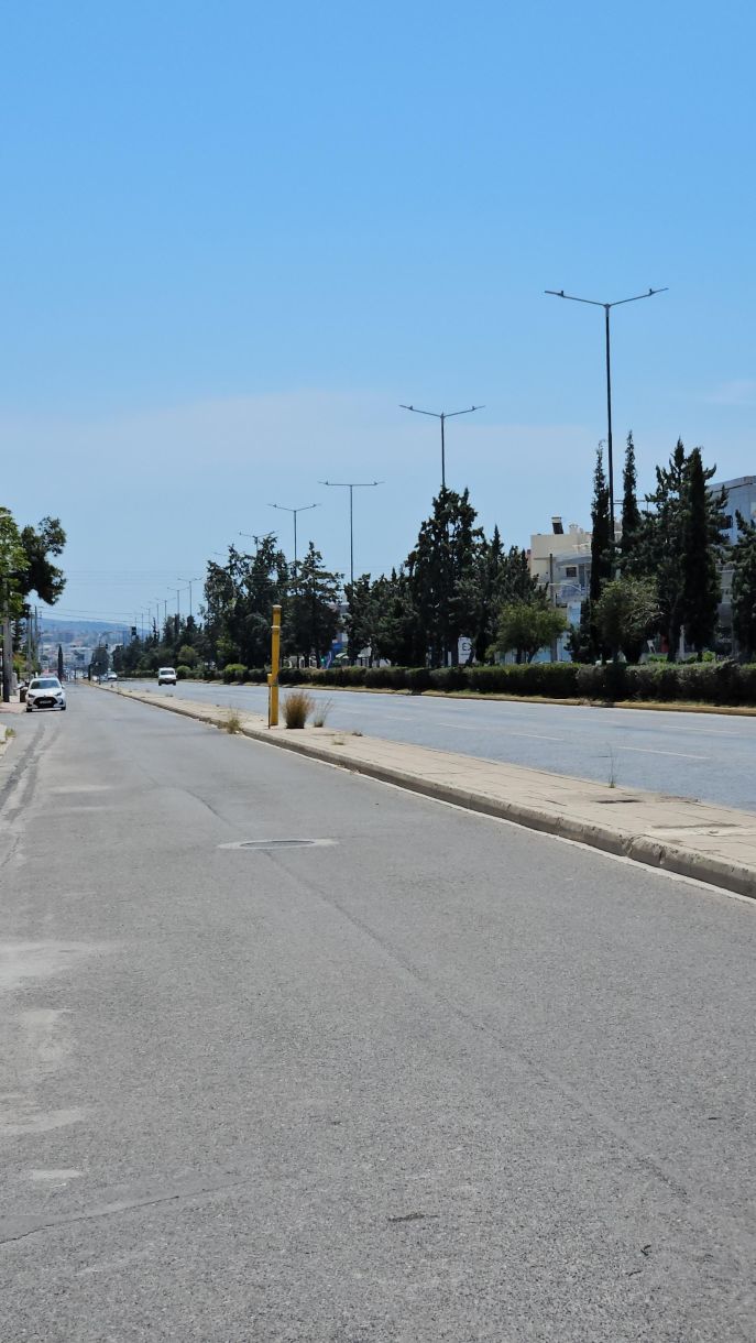 Νότια – Κίνηση στους δρόμους τώρα! Διώχνουν…μύγες στην Βουλιαγμένης! Βίντεο!