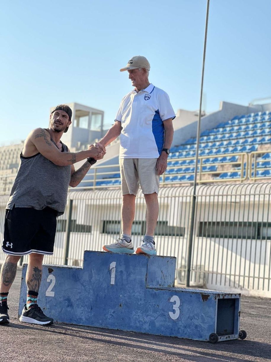 Άκης Πετρετζίκης