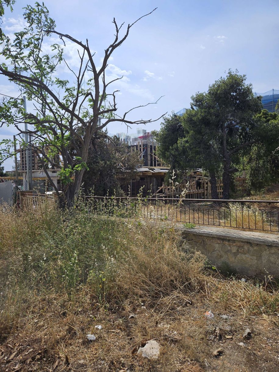 Δήμοι Γλυφάδα Κι άλλη οικοδομή