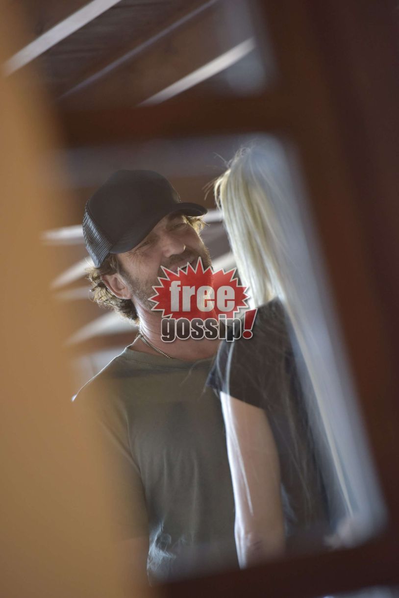 Είστε έτοιμοι Ο Gerard Butler στην Ελλάδα φλερτάρει πάμπλουτη πανέμορφη κυρία