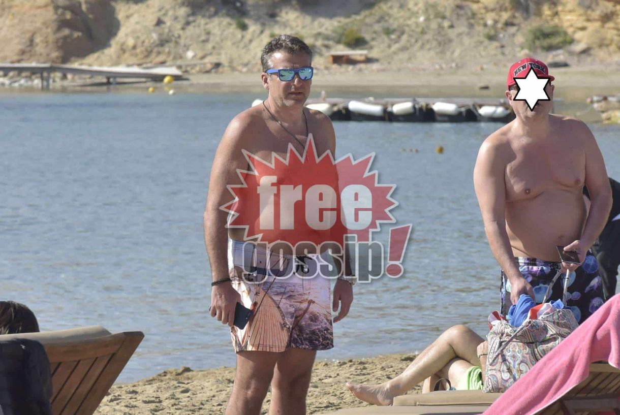 ΚΑΙ ΝΑΙ! Είναι ο Γιώργος Λιάγκας με μαγιό στη Βουλιαγμένη και ΧΩΡΙΣ ΡΕΤΟΥΣ!